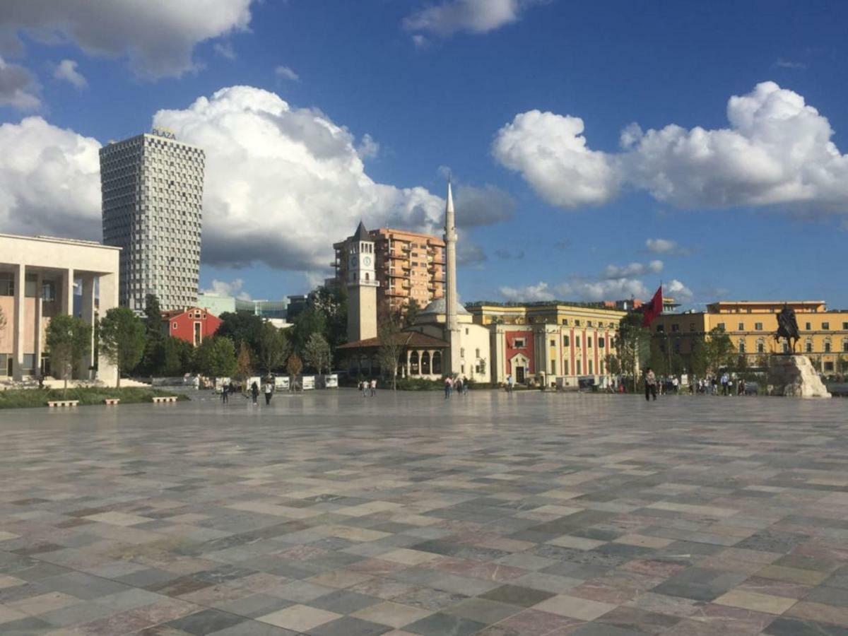"Tata'S Home"! Tirana Kültér fotó